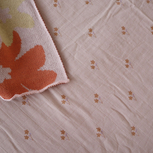 Meadow Bassinet Sheet - 70% bamboo + 30% cotton
